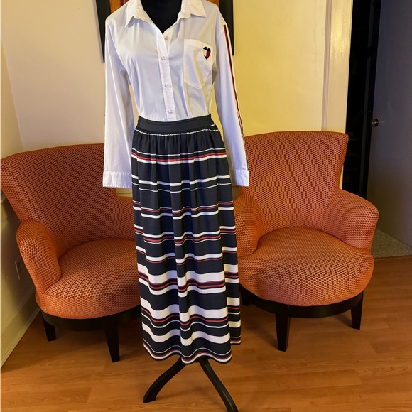 Tommy Hilfiger striped maxi skirt with side pockets. Size 10 Great condition - Picture 1 of 4